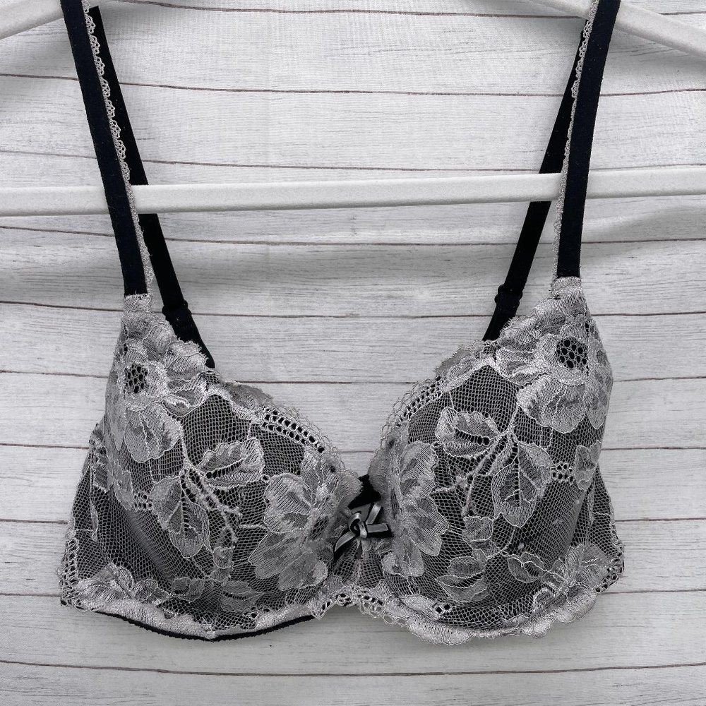 Victoria's Secret Womens Body by Victoria Lined Demi Bra Size 32C Lace Underwire
